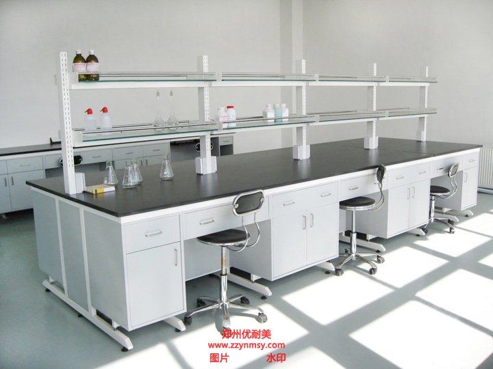 實(shí)驗(yàn)臺(tái)